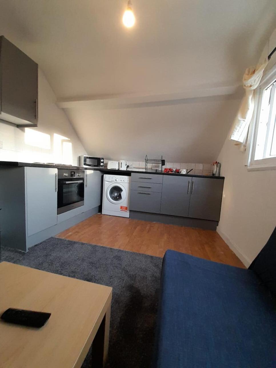 Entire Victoria Park Cardiff Apartment With Free Street Parking Bus 17 And 18 Direct To Cardiff City Centre, Fast Free Wi-Fi Eksteriør billede