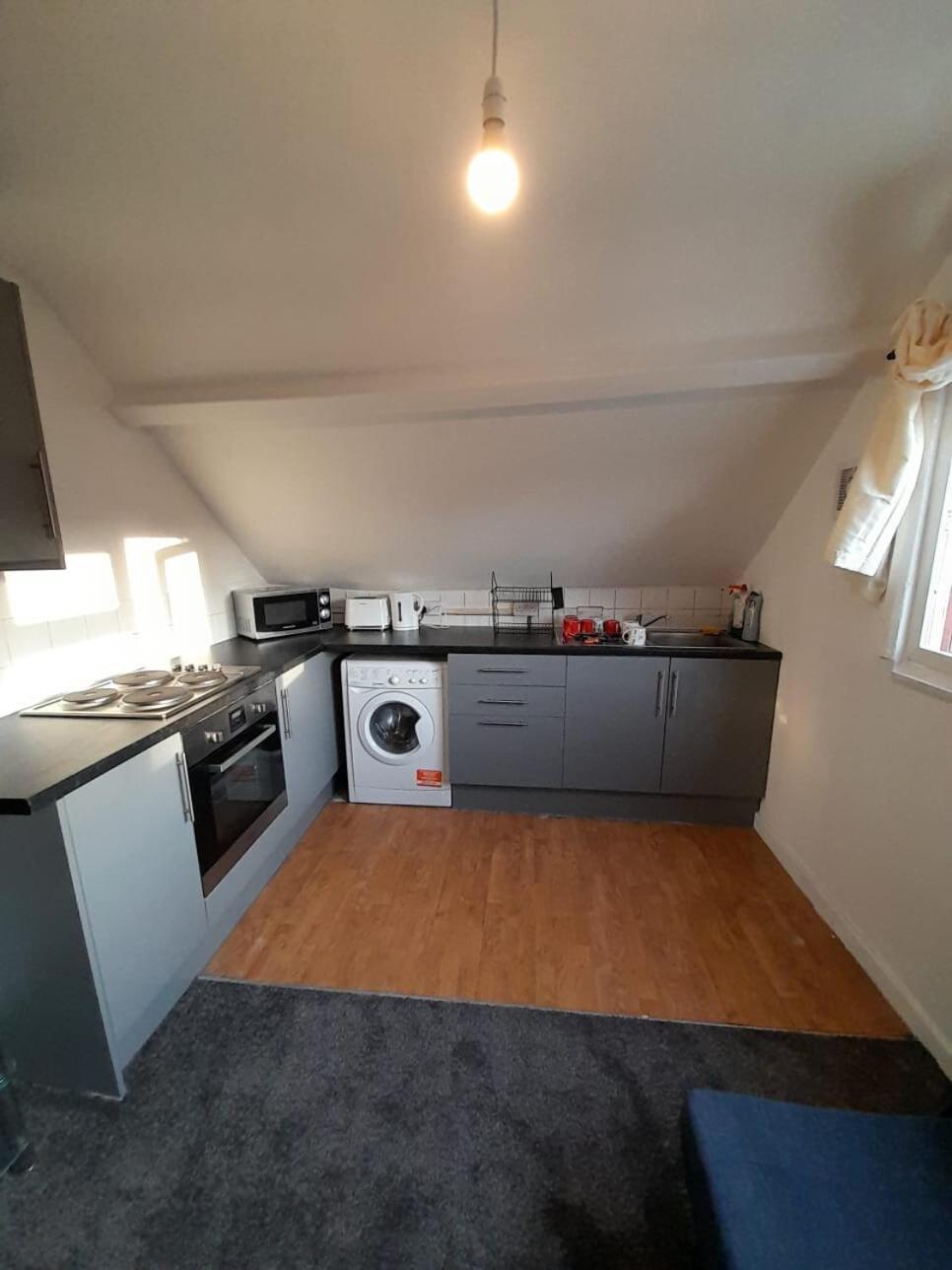 Entire Victoria Park Cardiff Apartment With Free Street Parking Bus 17 And 18 Direct To Cardiff City Centre, Fast Free Wi-Fi Eksteriør billede