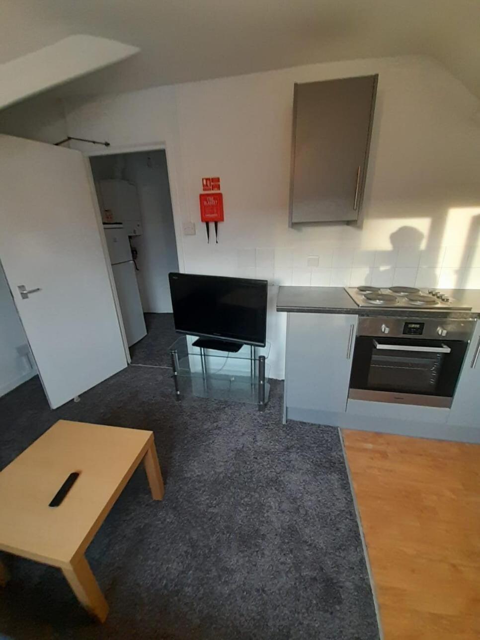 Entire Victoria Park Cardiff Apartment With Free Street Parking Bus 17 And 18 Direct To Cardiff City Centre, Fast Free Wi-Fi Eksteriør billede